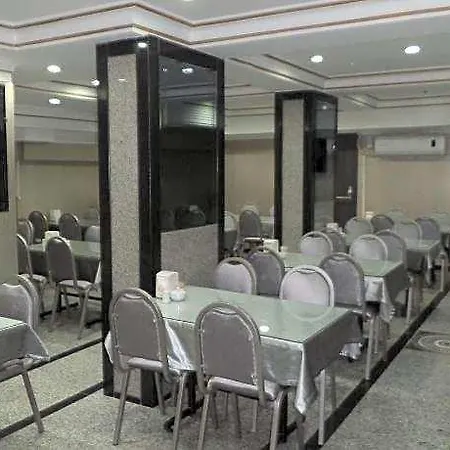 Hotel Grand Oral