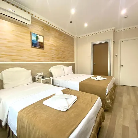 Hotel Grand Oral